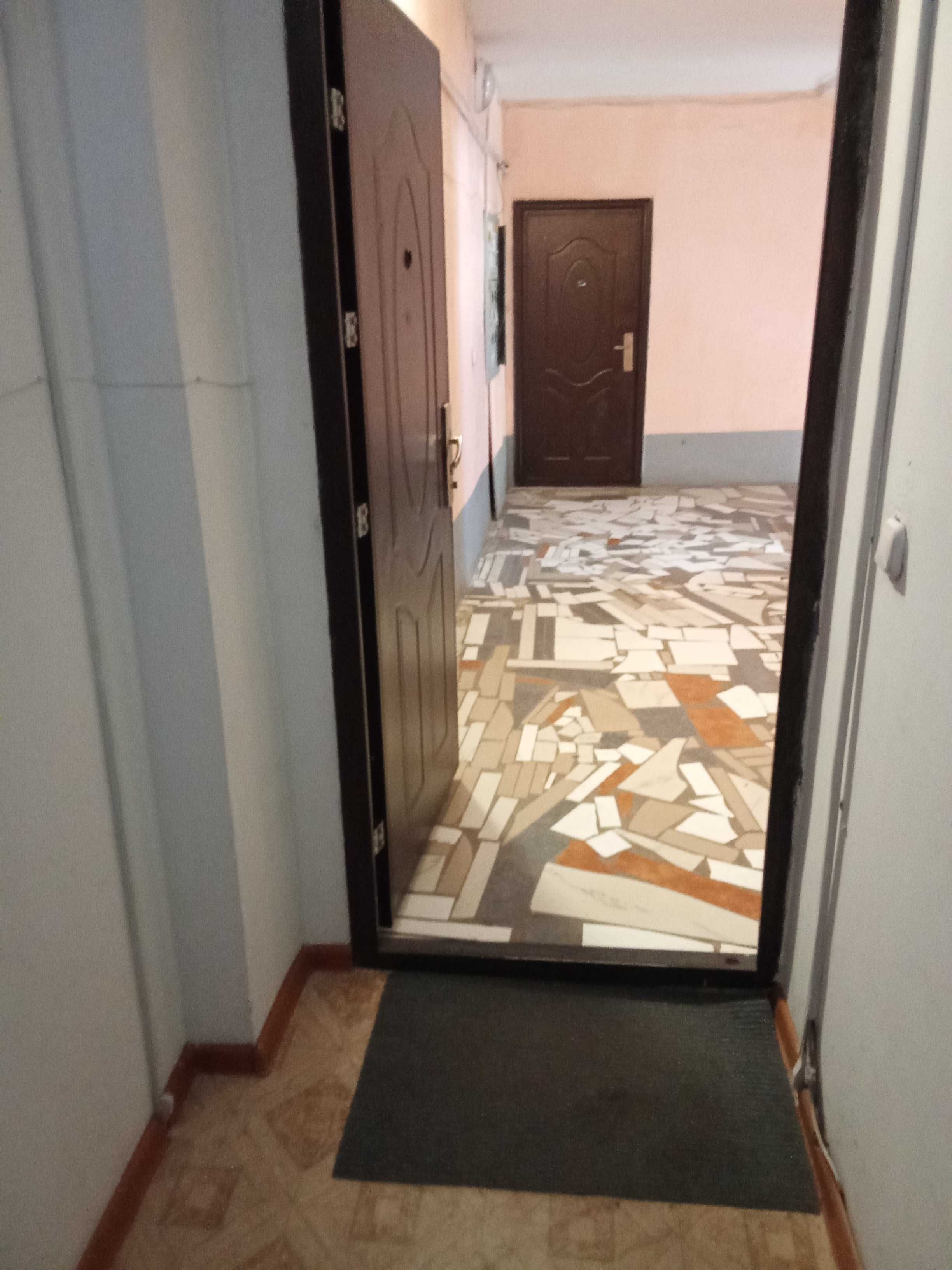 Продаётся 2-х комн. квартира  на Юго-Востоке по ул. пр. Шахтёров д.70