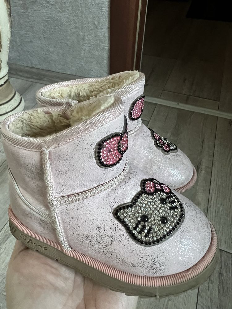 Продам детские угги