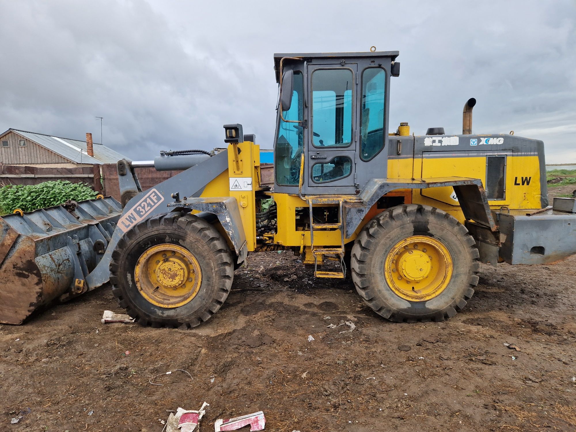 Погрузчик Xcmg 321 lw300 2 куба