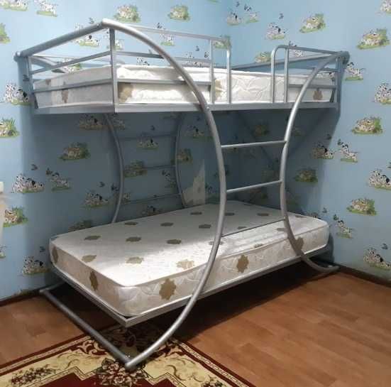 Двухъярусная металлическая кровать (двухярусная). Доставка бесплатно.
