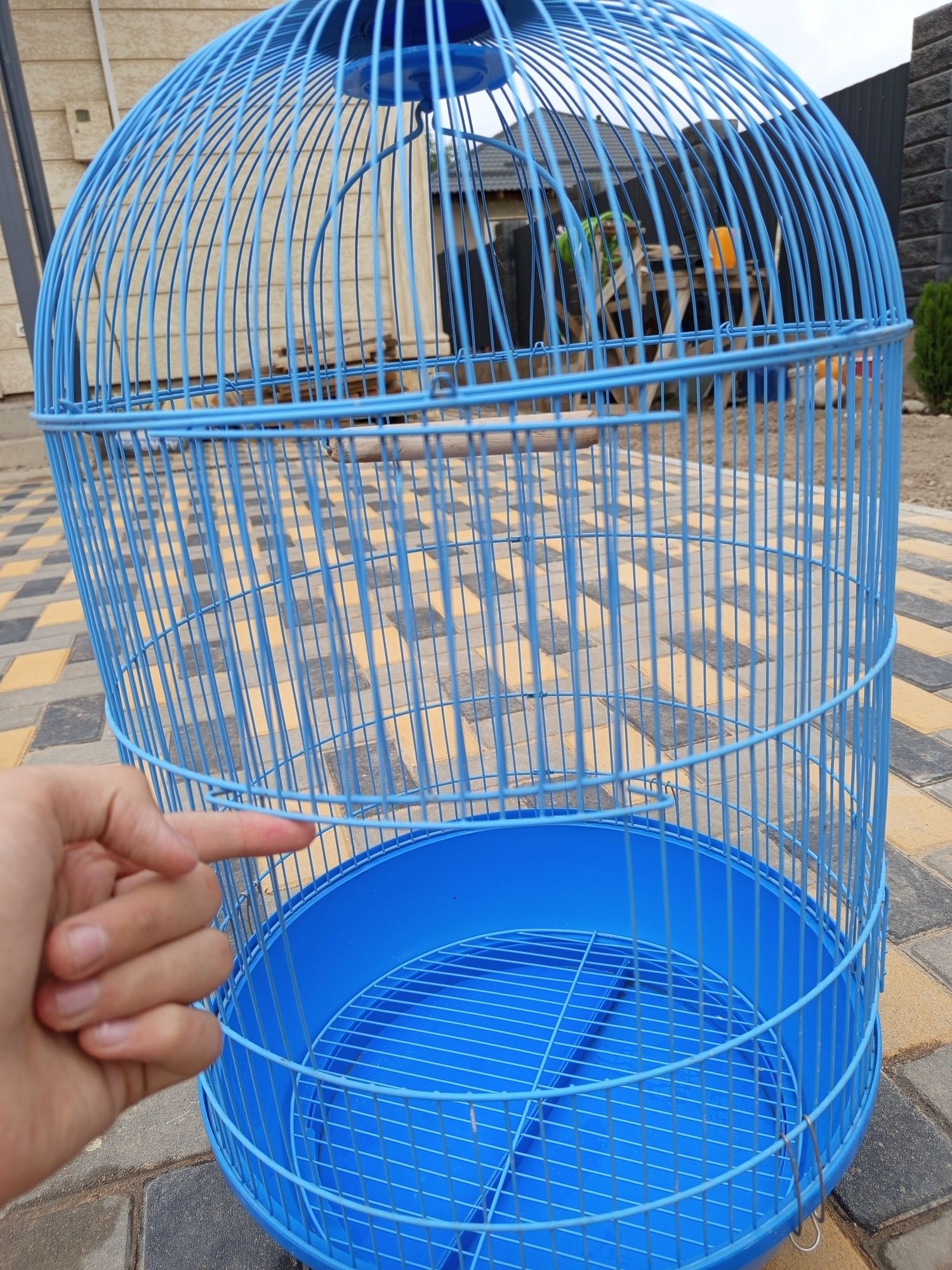 Продам клетку для попугаев.