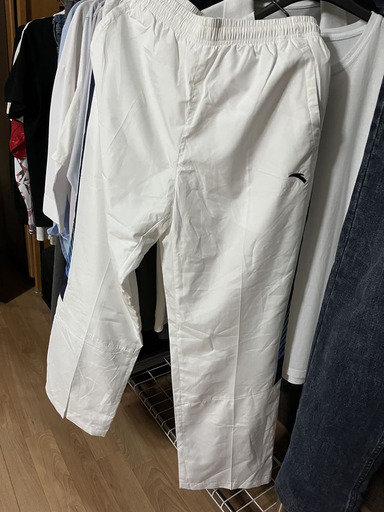 Продам спортивный костюм