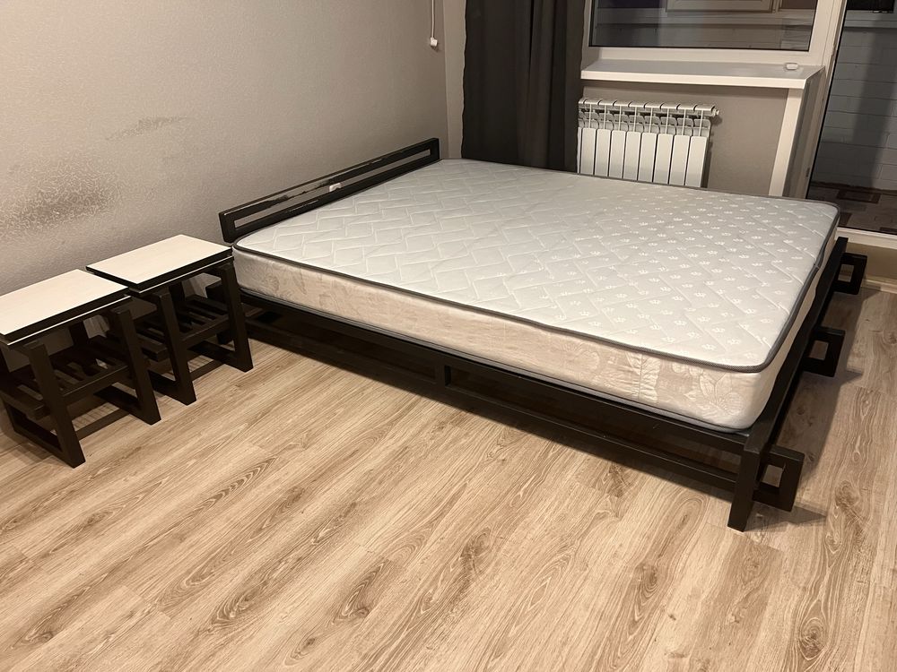 Срочно Кровать 2 тумбы и туалетный столик