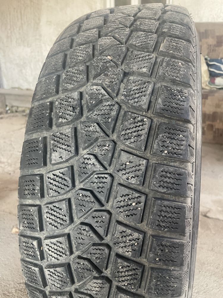 Продается шины 235/65/17