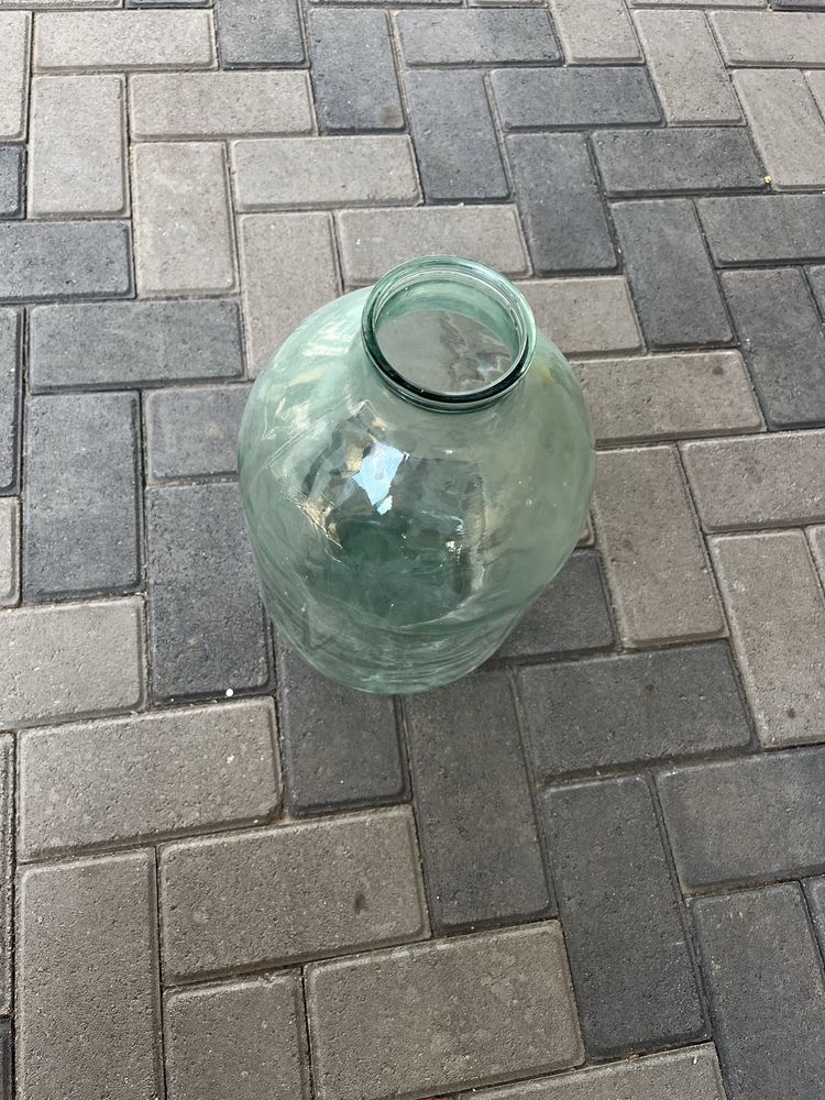 Продам ьутылки и банки 10 л