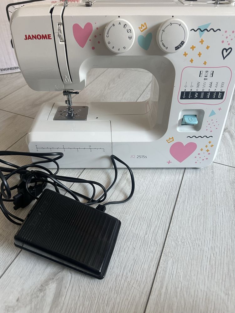 Швейная машинка Janome JQ 2515s почти новая в идеальном состоянии