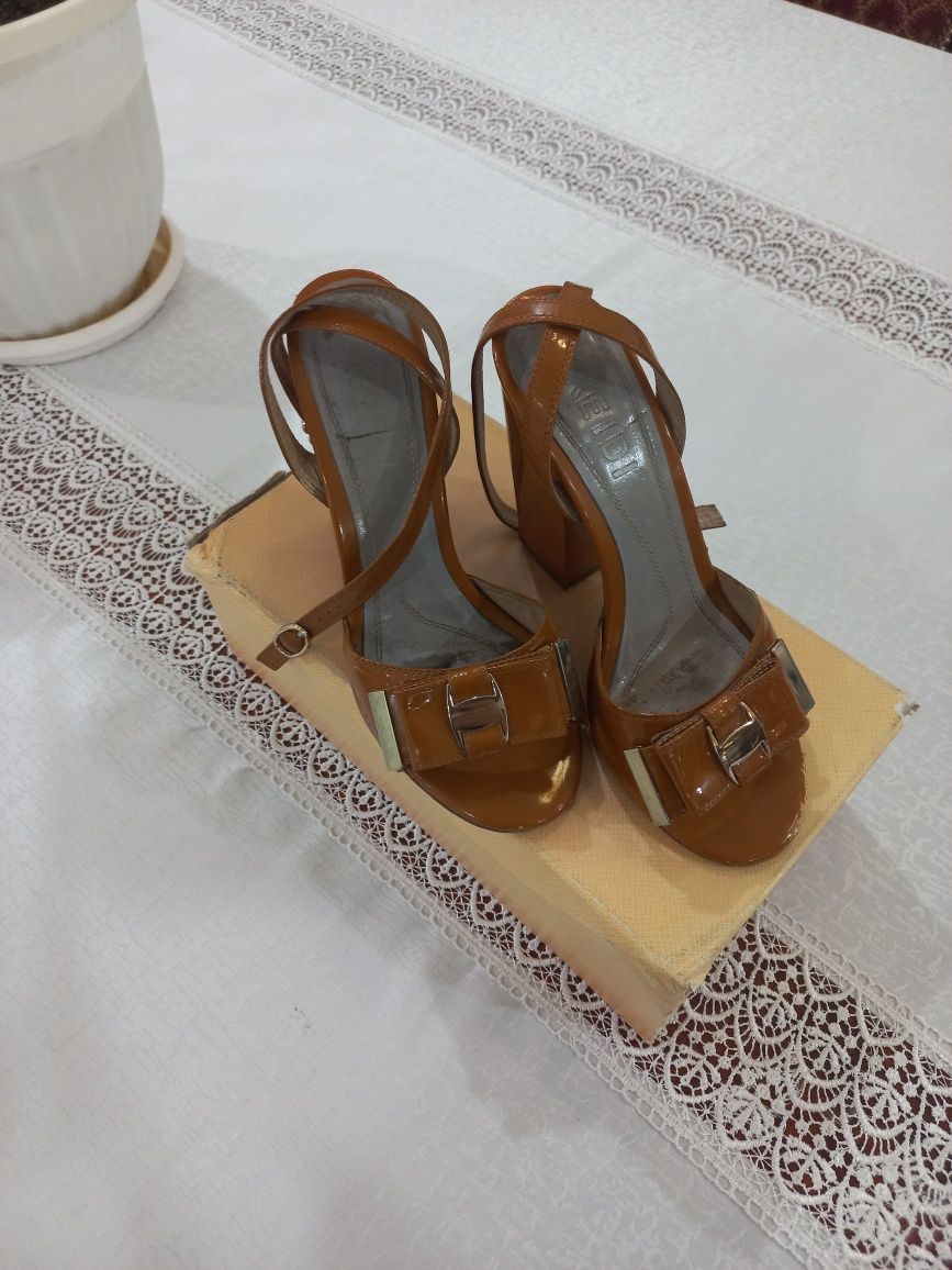 Натуральные кожа туфли