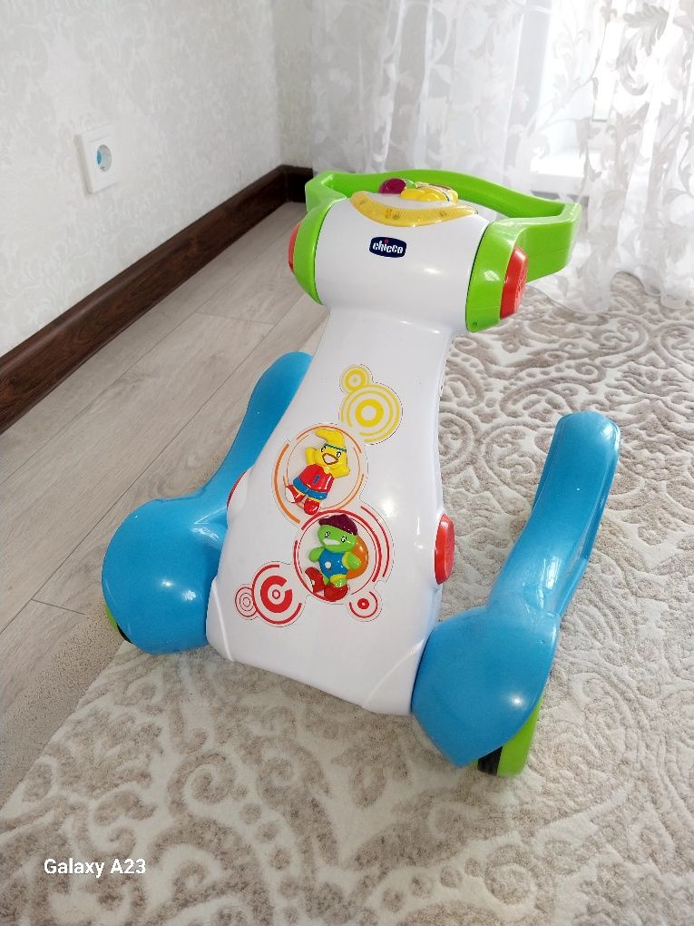 Продаю ходунки Chicco