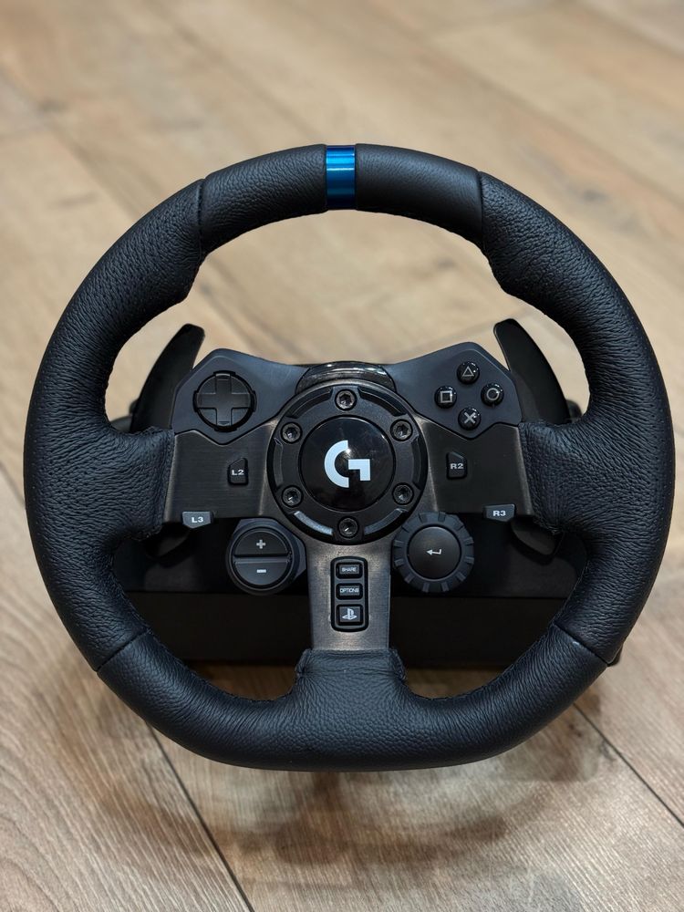 Продаю игровой руль Logitech G923