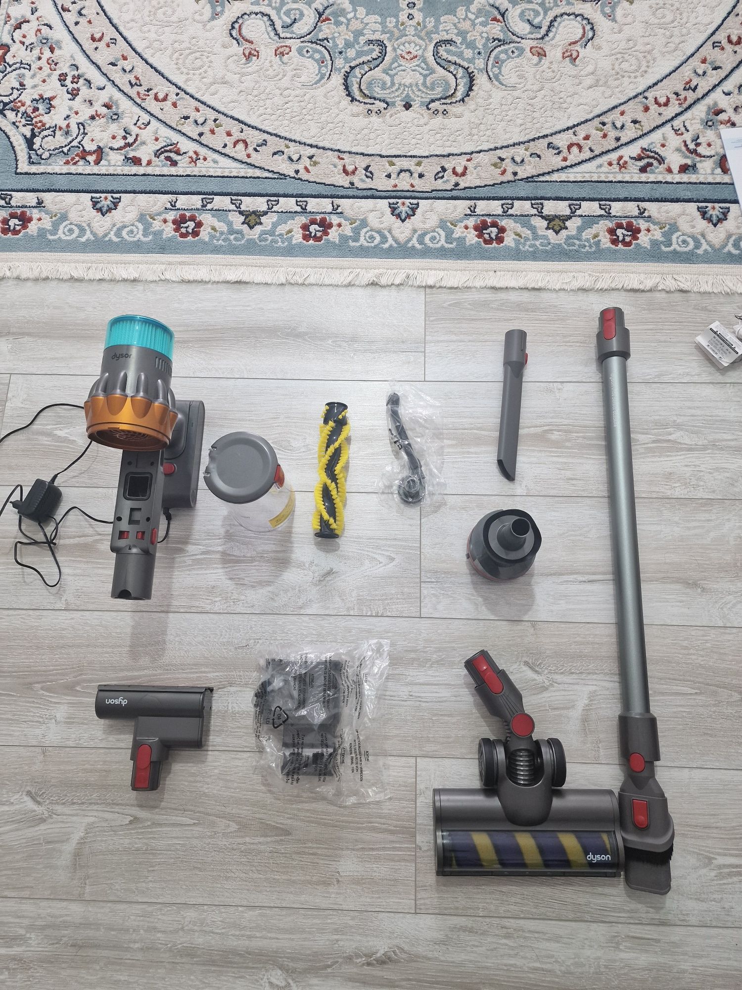 Пылесос Dyson v15 detect absolute