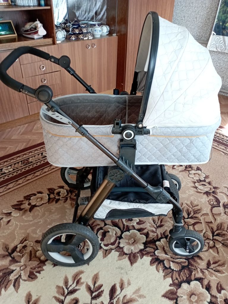 Продам коляску.          .