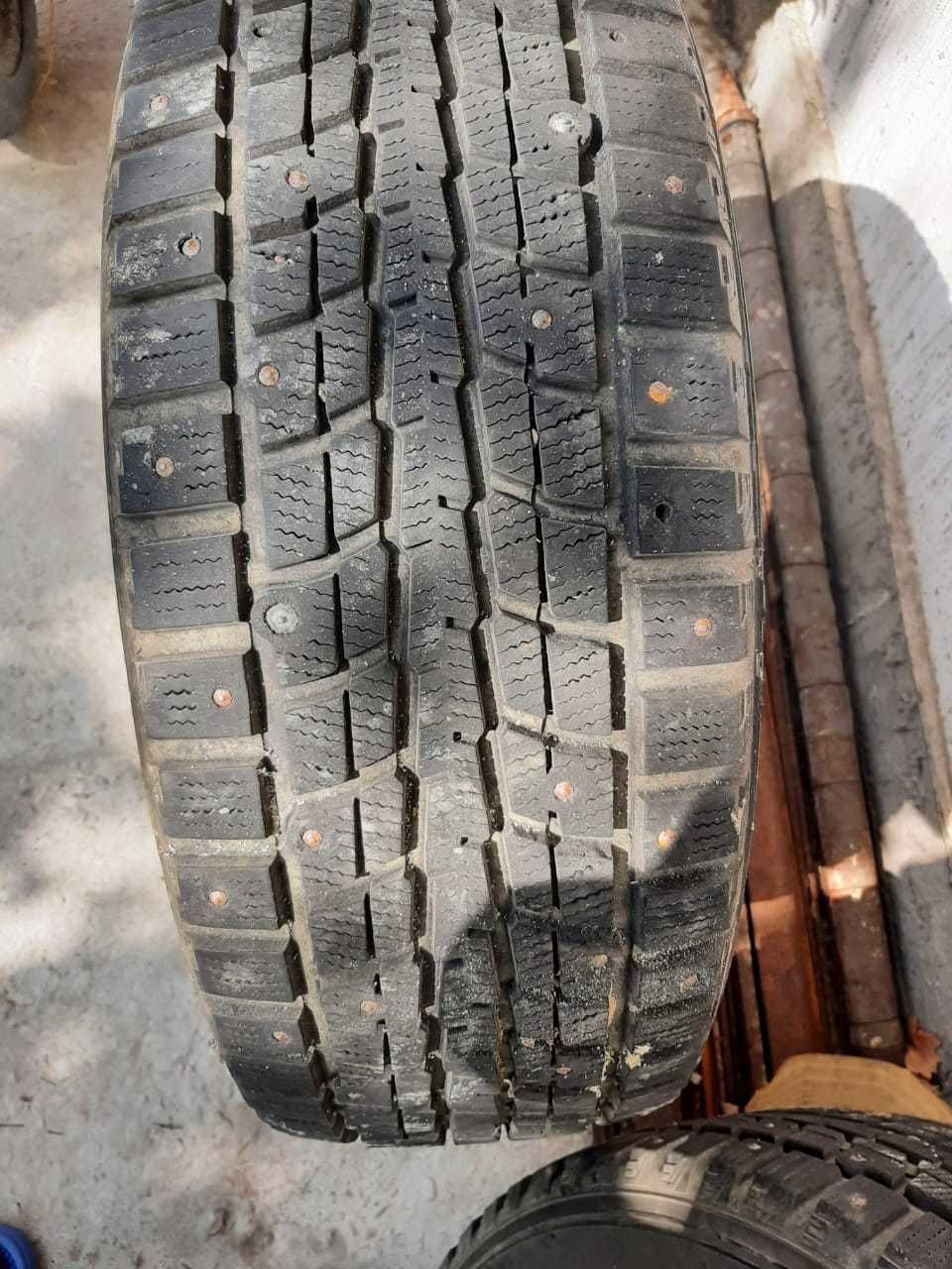 Шины Dunlop 225-65 на 17 зимние (шипованые)