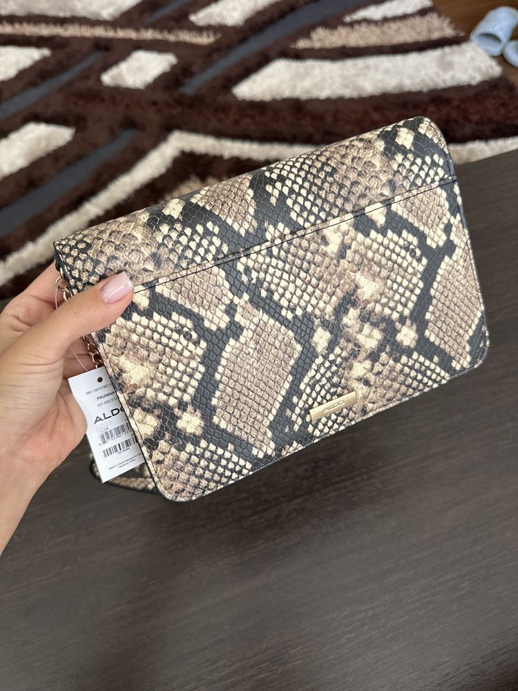Сумка ALDO с ремешком через плечо.Абсолютно новая.
