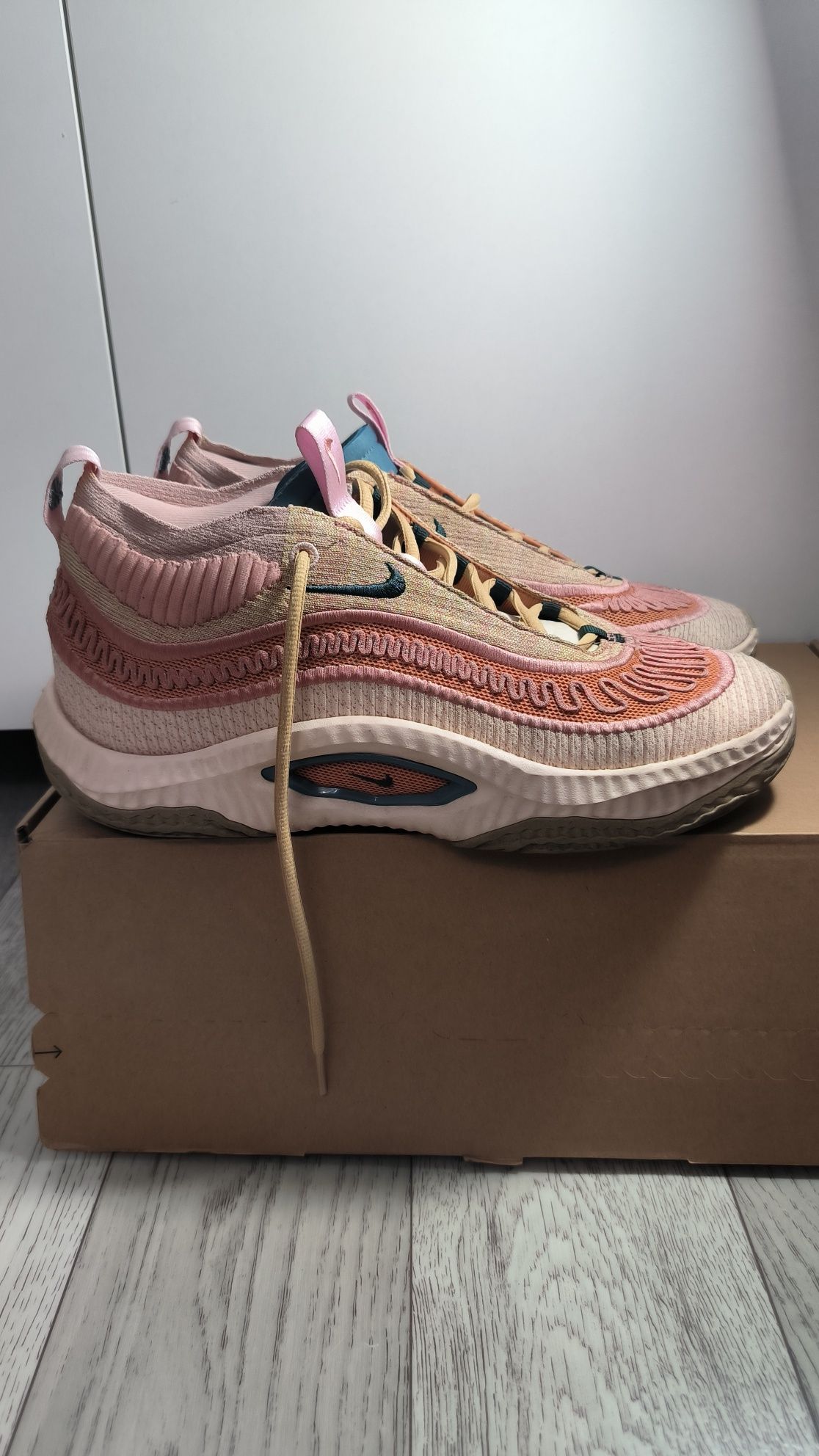 Продам оригинальные кроссовки Nike DV2757