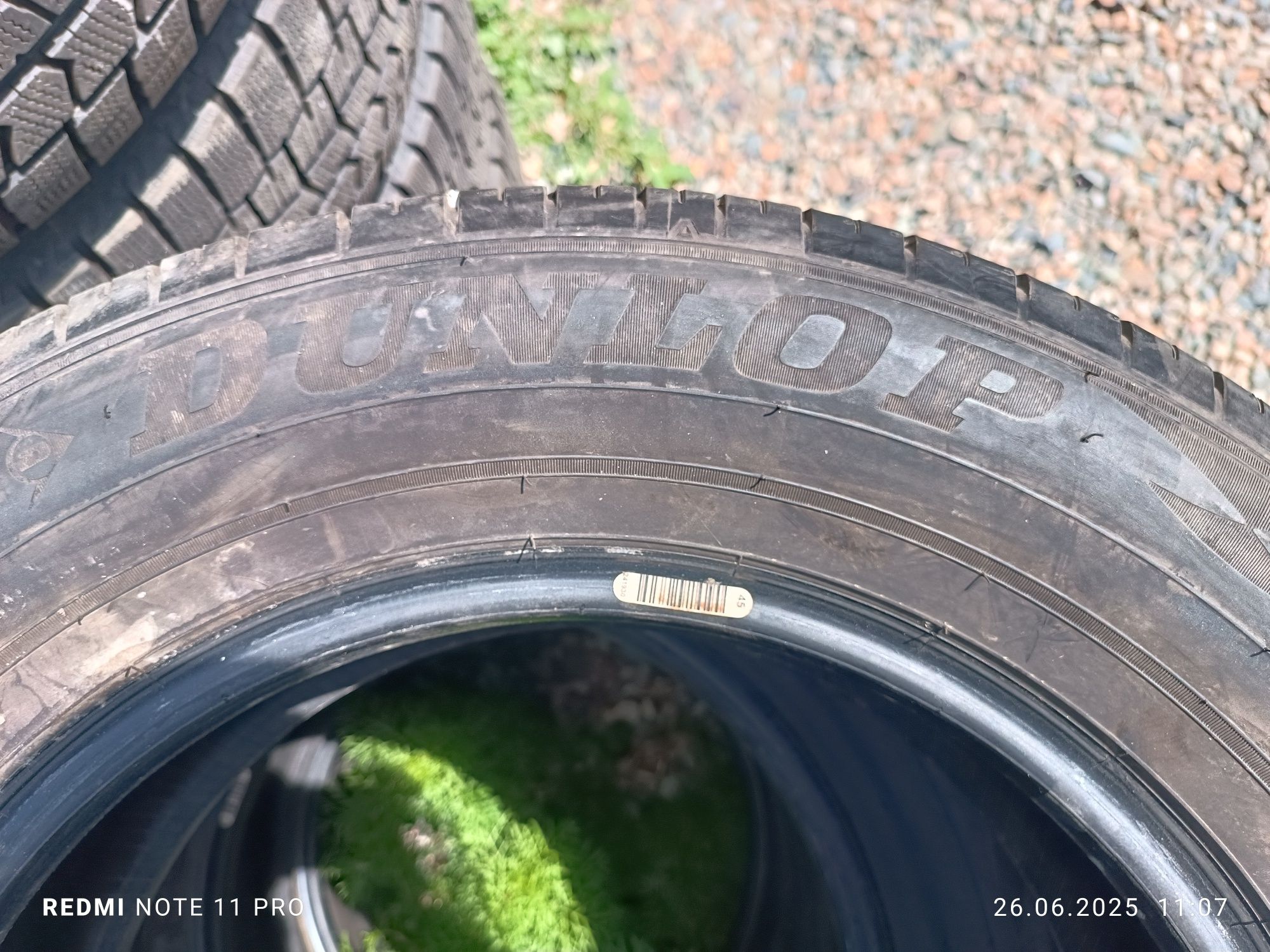 Продам комплект шин dunlop 215/65\16 в новом состоянии Япония