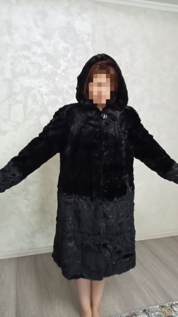 Продам женскую норковую шубу.