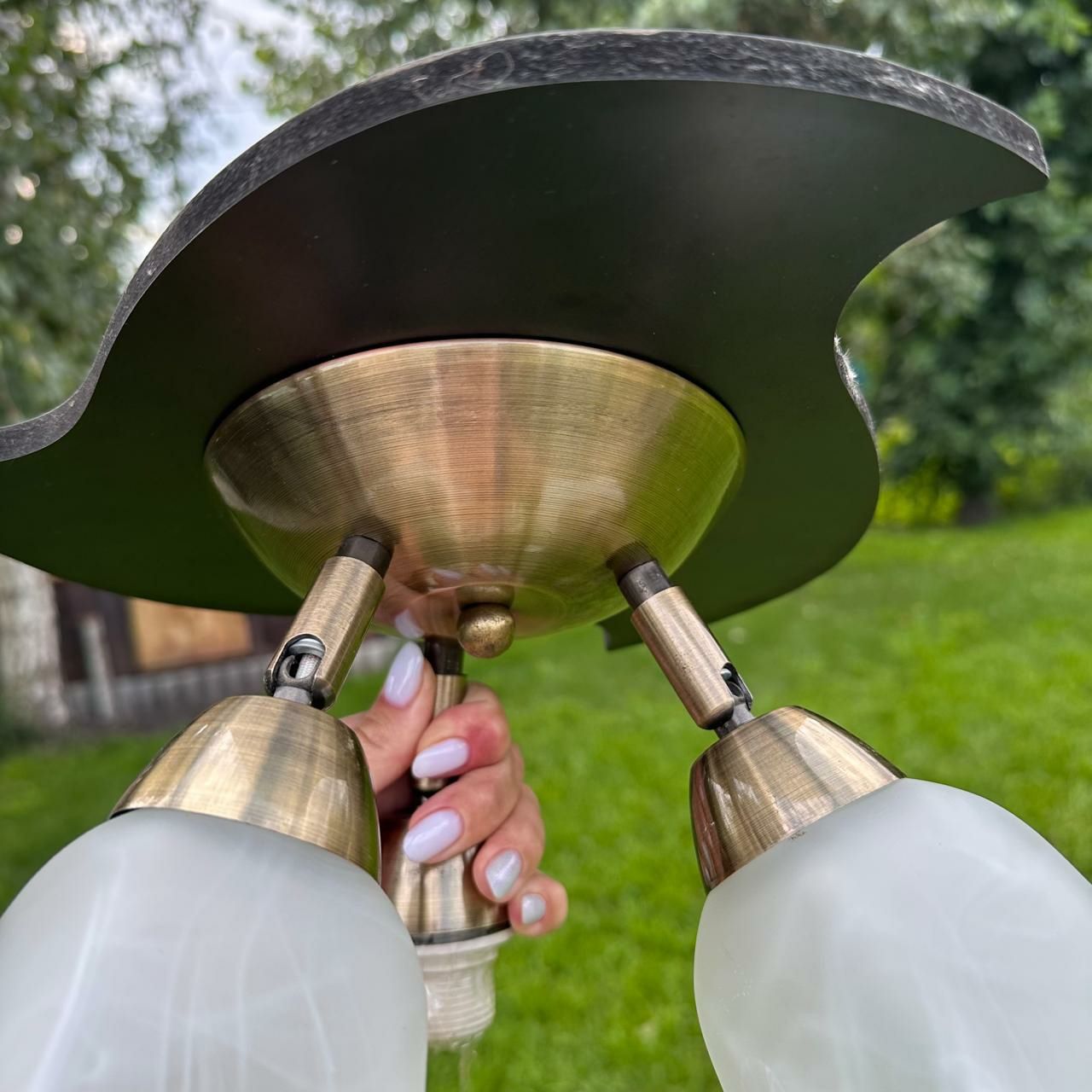 Продам люстру трехрожковая