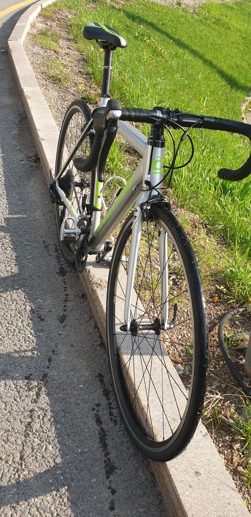 Продам шоссейный велосипед Cannondale