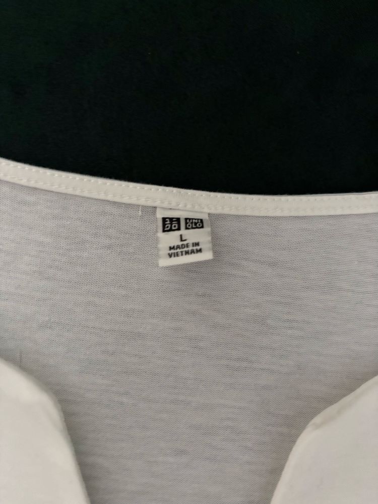 Майка Uniqlo белая.