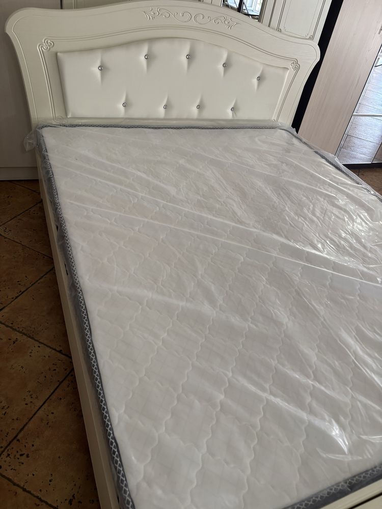 Продам 2х спальный кроват