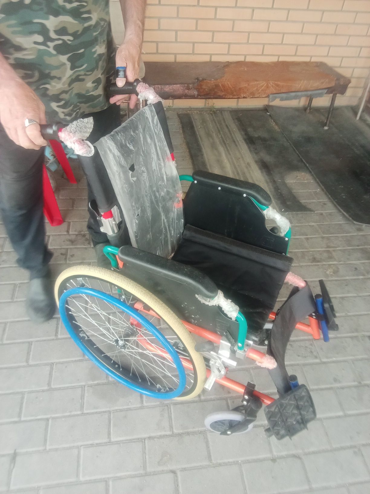 Продаю Инвалидную коляску