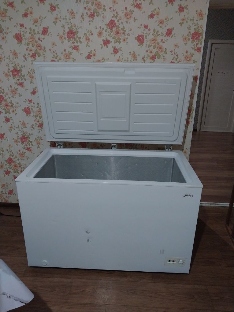 Продам морозильник модель Midea