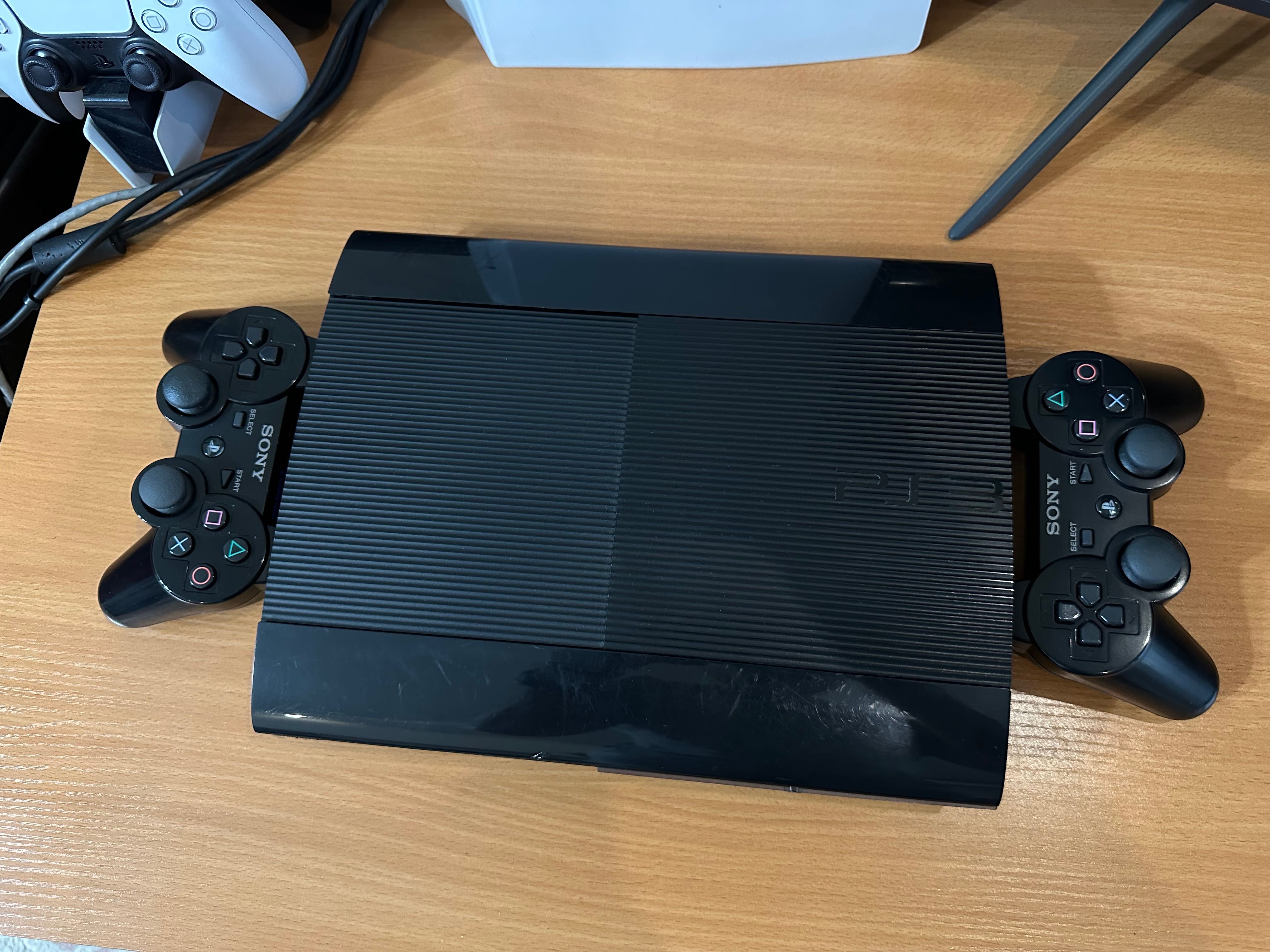 PS3 500GB + 40игр +2джойстика Плейстейшн 3