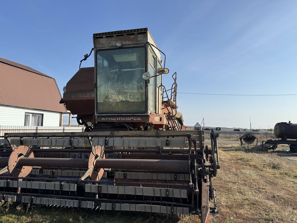 Продам комбаин Енисей 1200 в рабочем состоянии заводиться со стартера