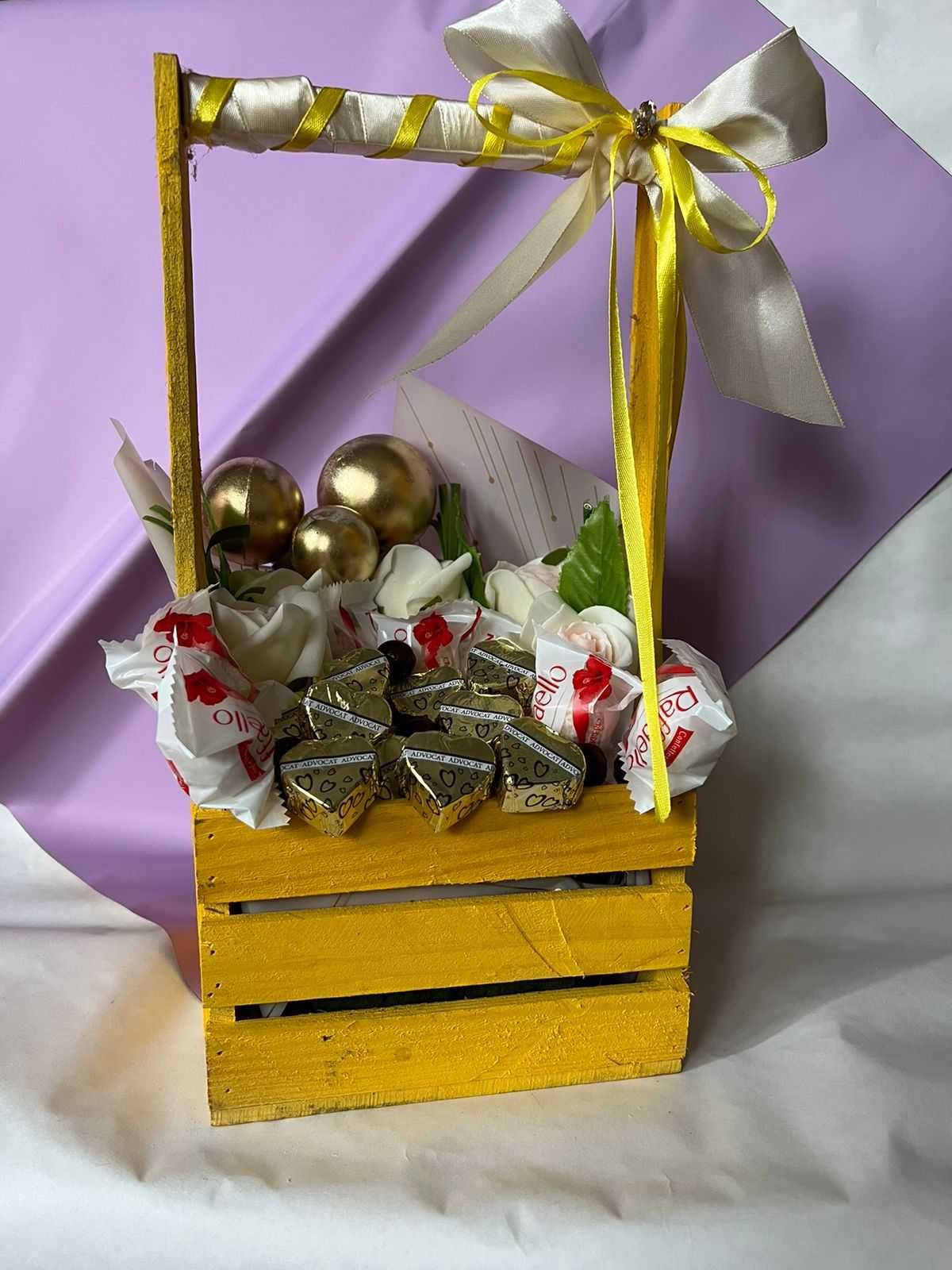 Букеты и корзинки из конфет