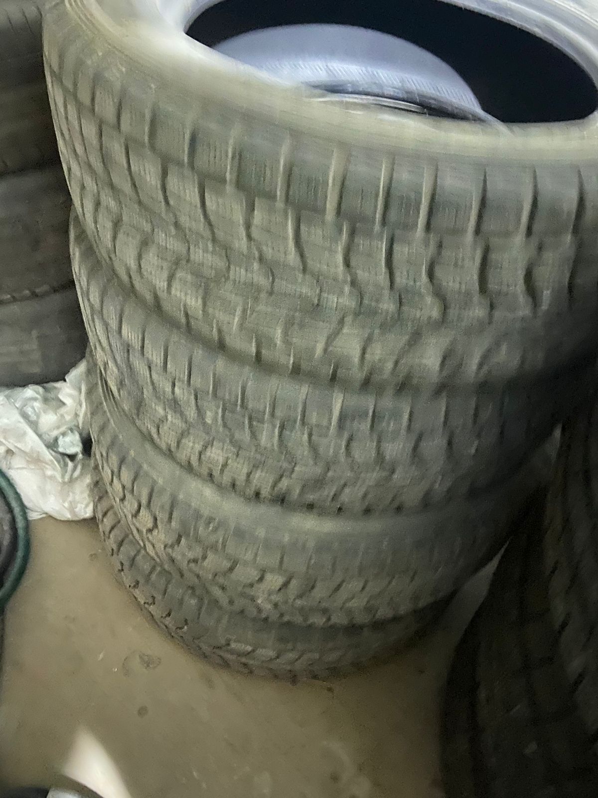Продам 4 летних покрышки и 4 зимних покрышек