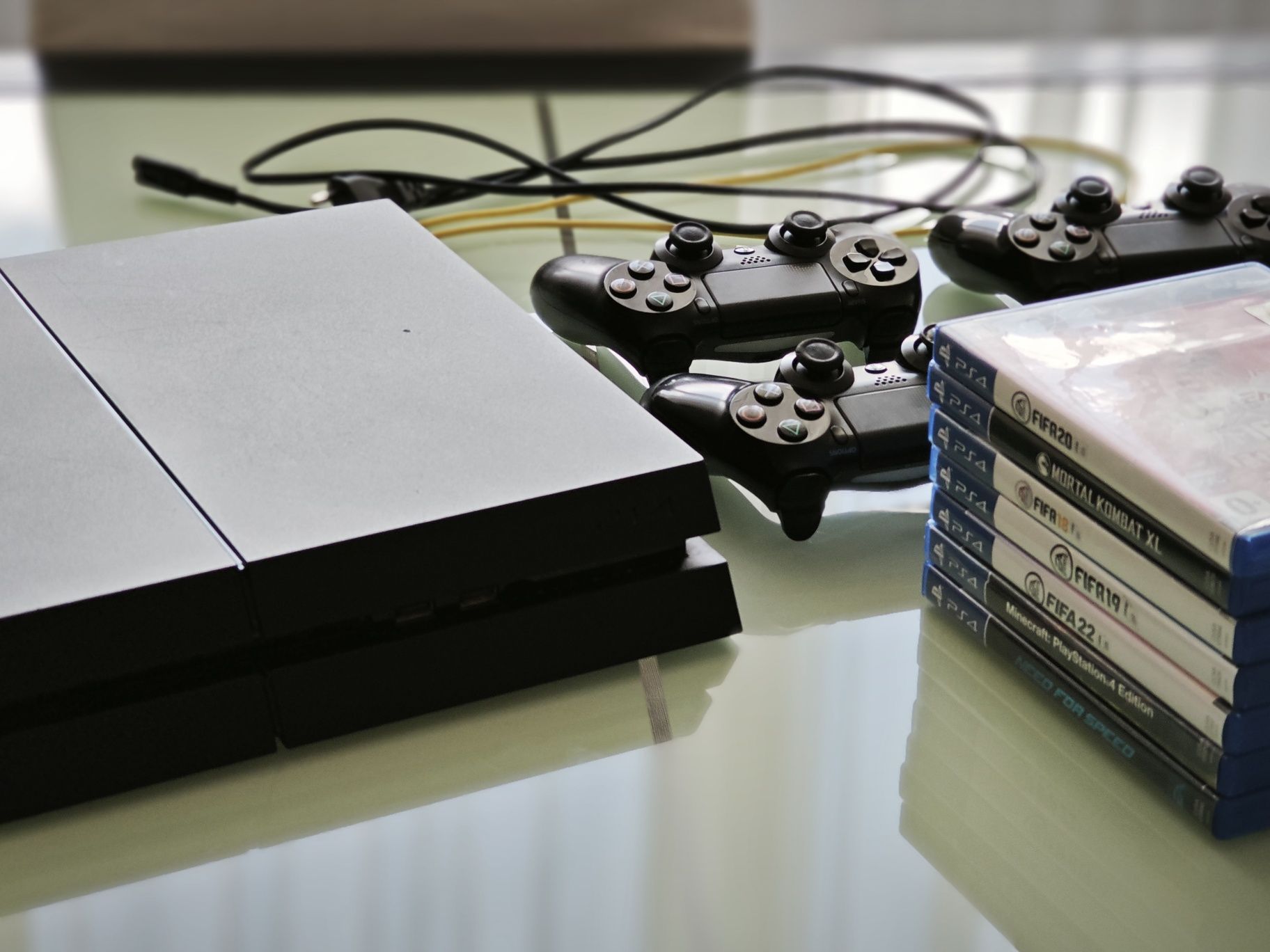 Продам PlayStation 4
