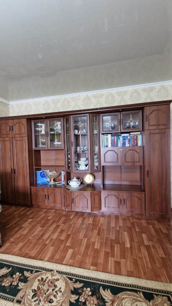 Стенка для гостиной , шикарная стенка