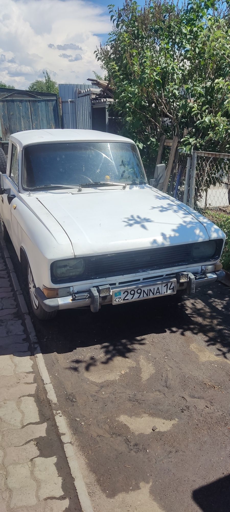 Продам москвичь , иж
