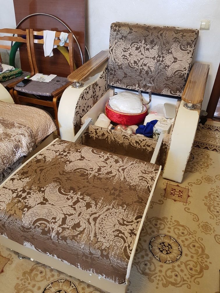 Продам диван с креслами