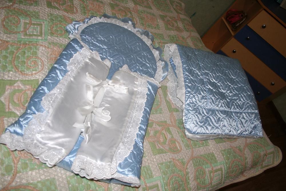 продам шикарный конверт на выписку для новорожденного.