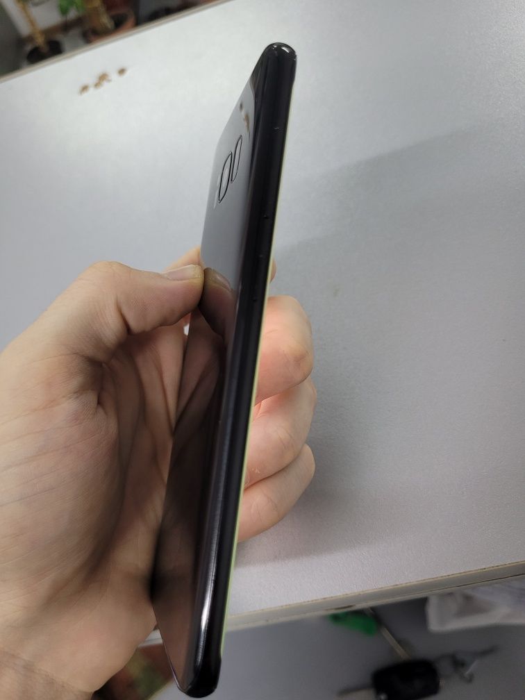 Продается компактный флагман Samsung s8 64g