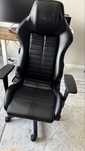 Продам игровое кресло Dxracer