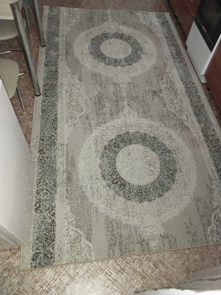 Продам ковровую дорожку новую