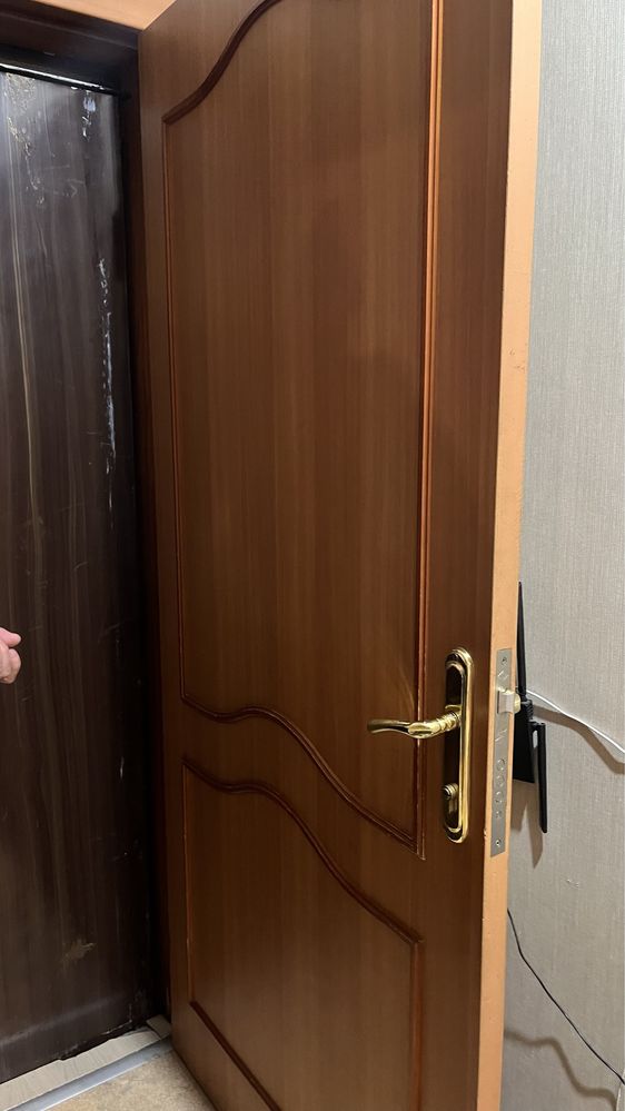 Продам входную дверь