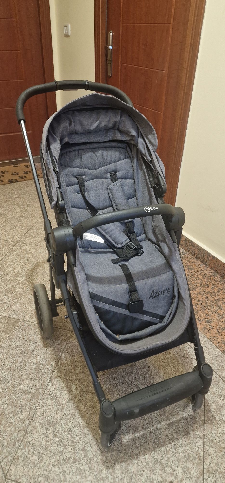 Продам 2 шт коляски и детский стульчик для кормления