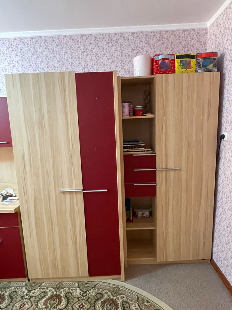 Шифоньер со столом, полками и тумбой