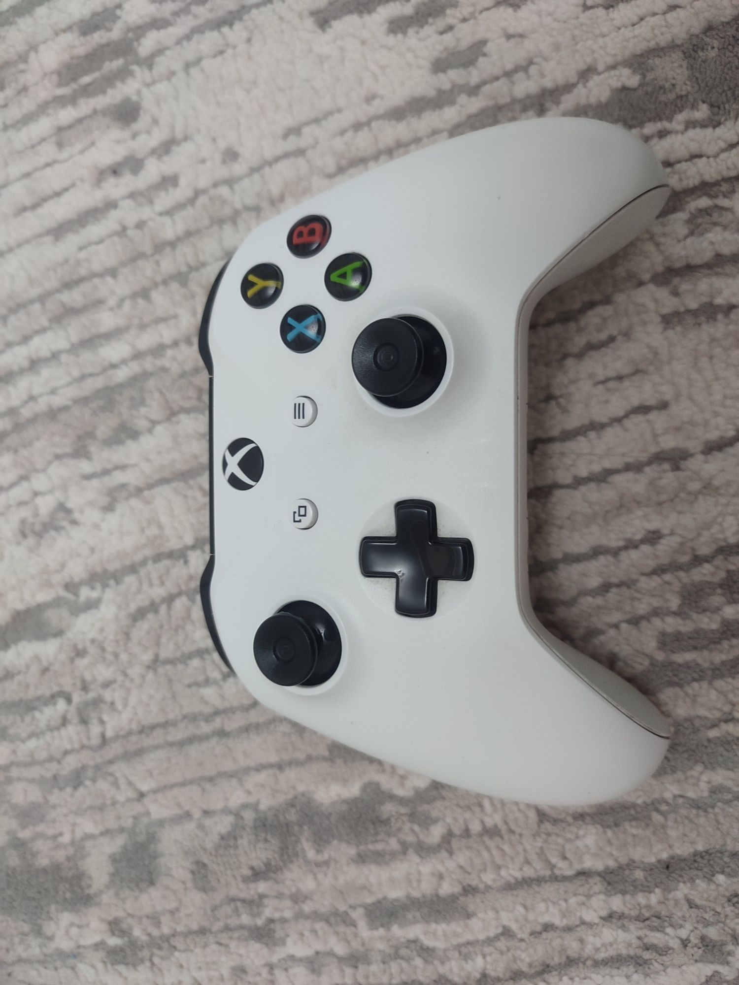 Xbox one s на  512 гигов