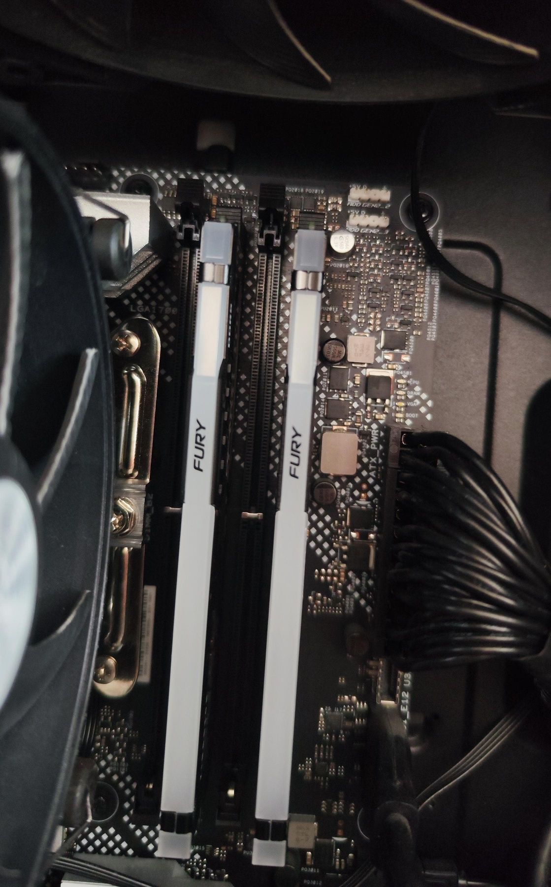 Оперативная память 4 шт по 8гб (DDR5 6000МГц)