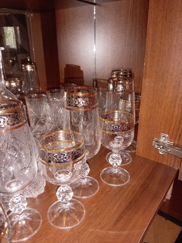 Продам  набор фужеров под вино и шампанское. 12 шт.