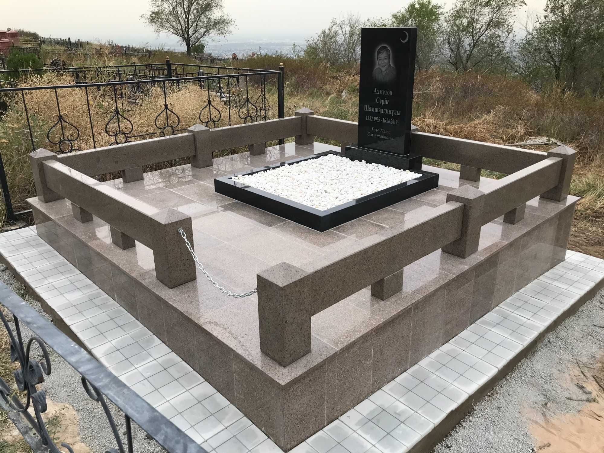 Памятники, Оградки, Благоустройство могил на кладбище.