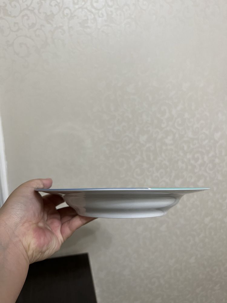 Фарфоровые тарелки Tupperware