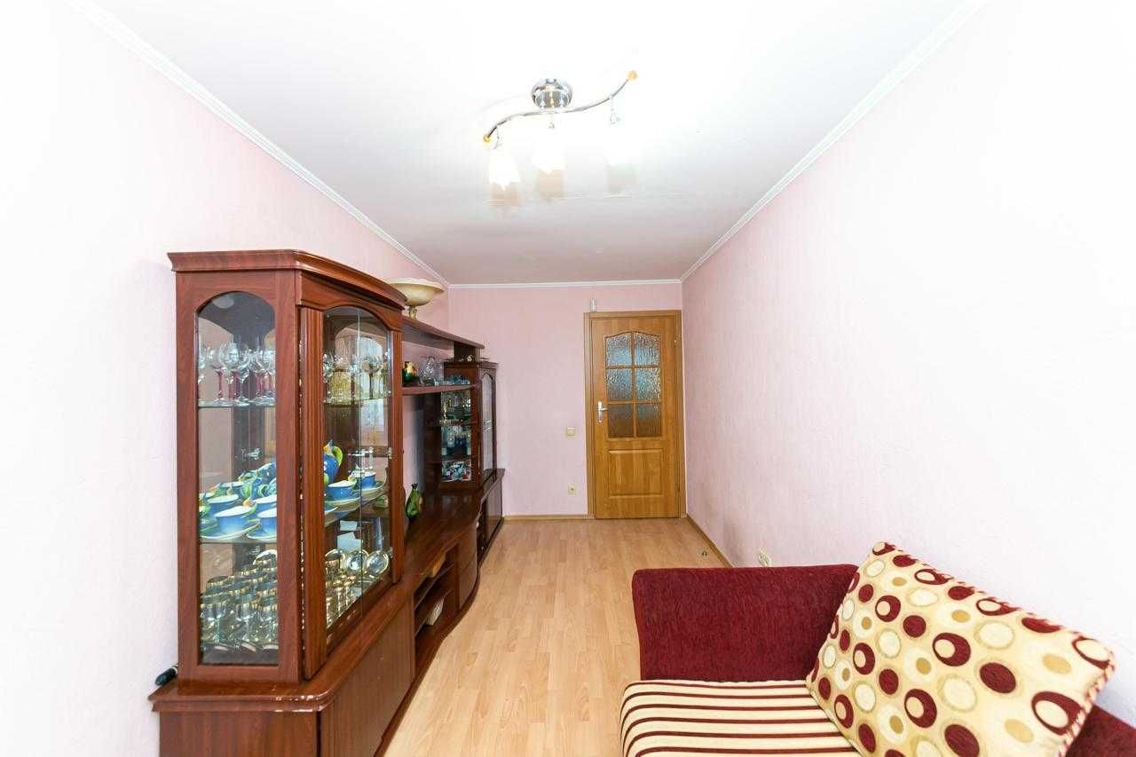 Продам 3-комнатную студию в центре правого берега!