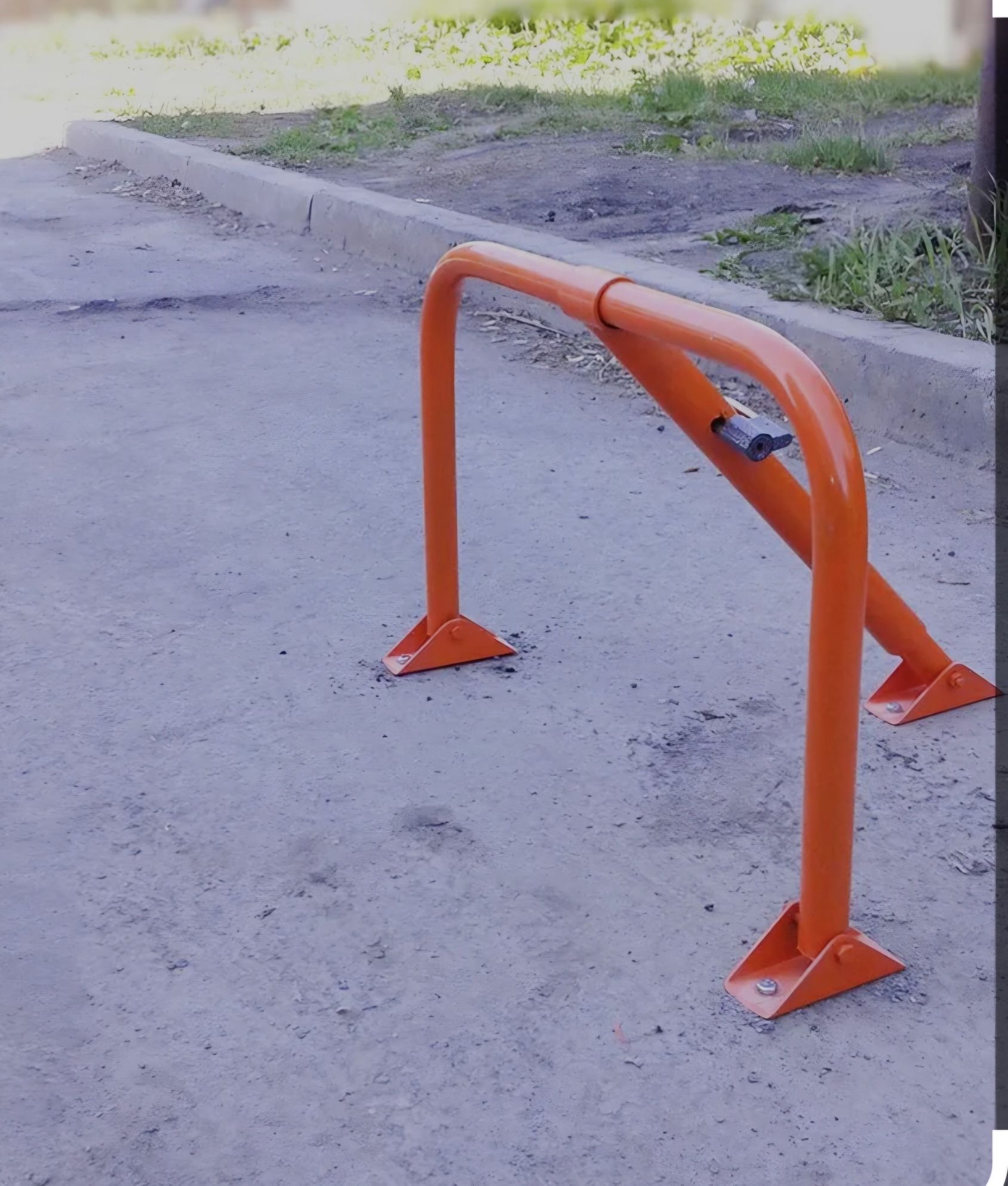 Продам парковочный барьер б/у