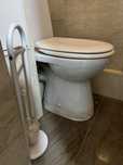 Продам унитаз с крышкой