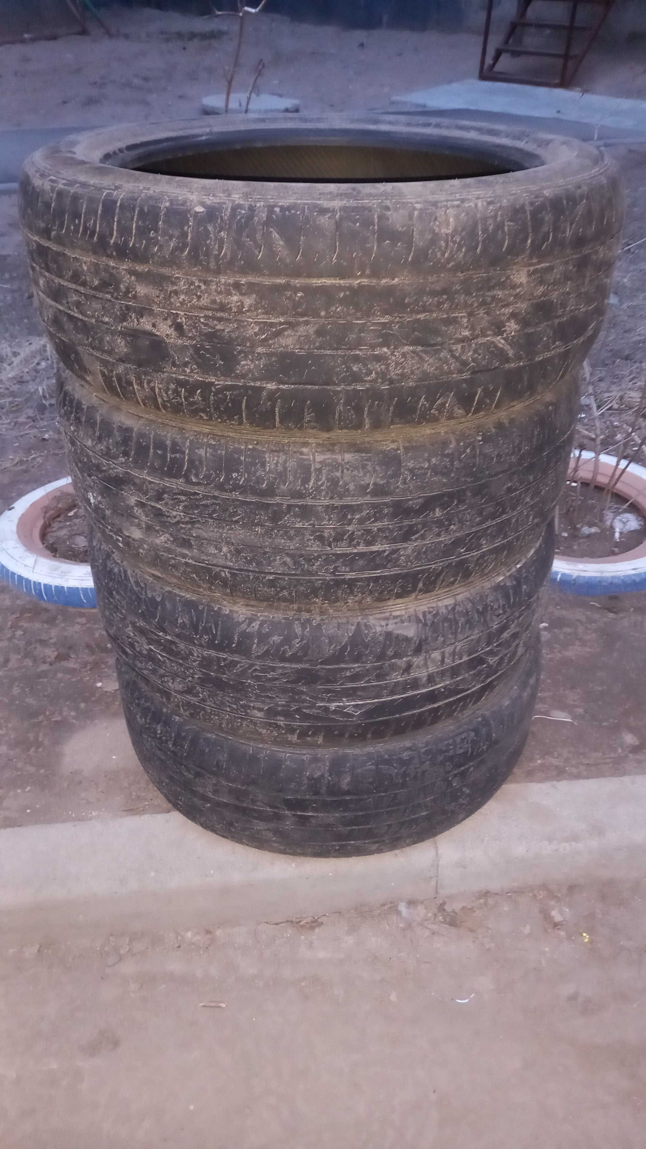 Продам комплект резины R20